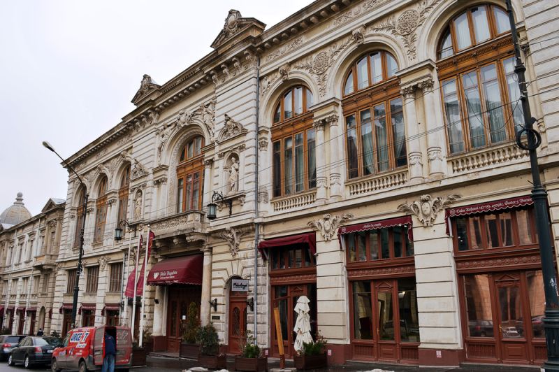 Palatul Bragadiru intră pe piață: 110 camere, 43 de băi și un preț de 25 mil. euro